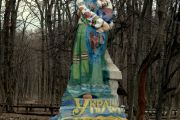 Працівники Синицького лісництва відновили пам’ятник "Україна берегиня лісу"