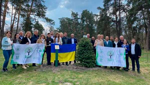 Україна встановила світовий рекорд за кількістю висаджених дерев за один день — МЗС